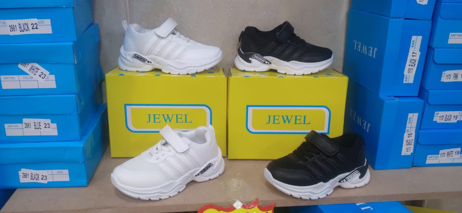 بوط أطفال ولادي/بناتي – "دفا وأناقة بخطواتهم الصغيرة" Kids’ Boots (Boys & Girls) – “Warmth & Style in Every Step”