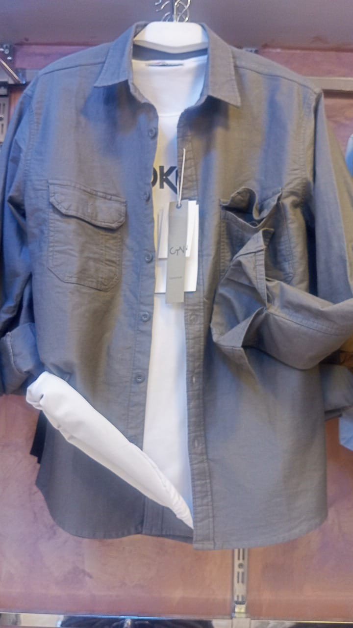قميص رجالي بلون أزرق بترولي – تصميم أنيق وبسيط I Men’s Shirt in Petrol Blue – Sleek & Modern Design