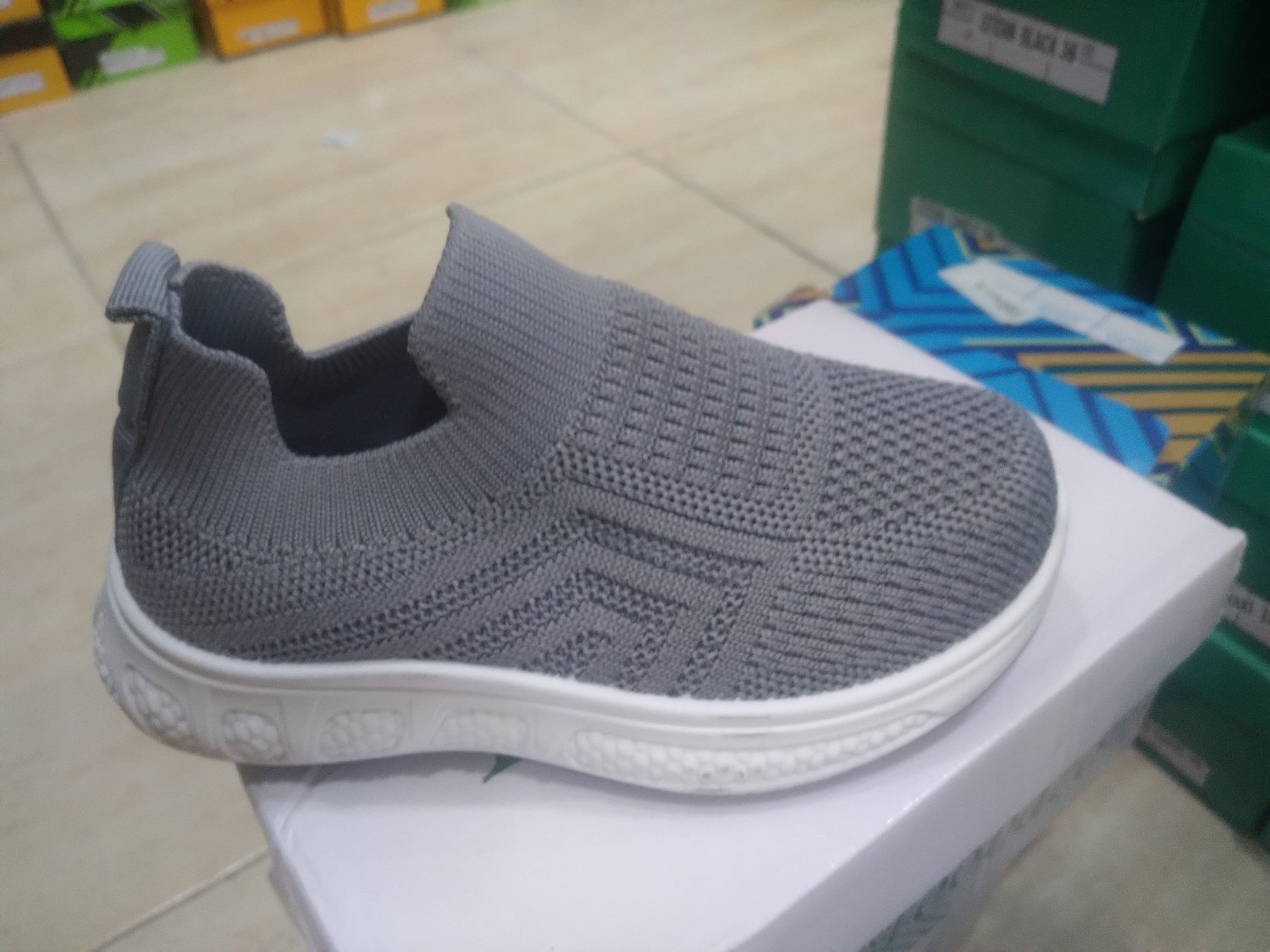 شوز كتان أطفال ولادي وبناتي – "راحة وأناقة بخفة الكتان" Kids’ Canvas Shoes (Boys & Girls) – “Light, Stylish & Comfortable”