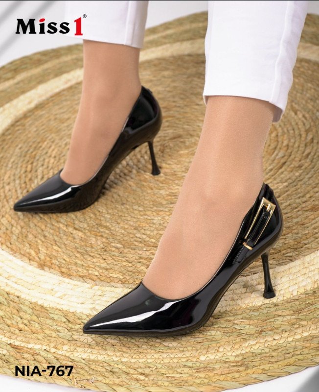 Gold Stiletto Heels – كعب ستيليتو ذهبي