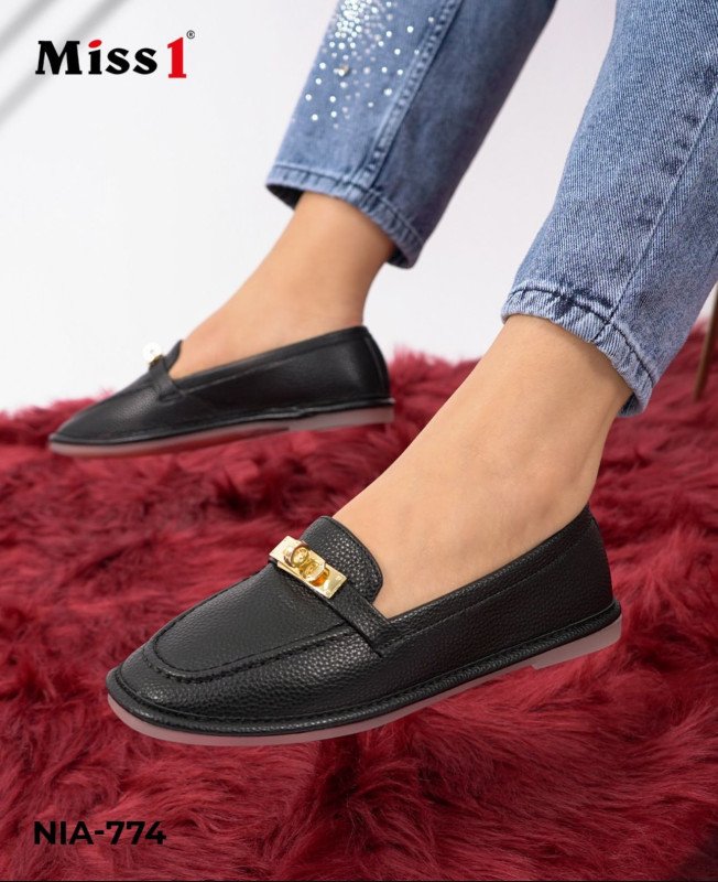 باليه فلات طبي مزين بسلسلة ونعل ناعم – Orthopedic Ballet Flats with Chain Decoration and Soft Sole