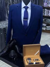 بدلة كحلي كلاسيكية – لمظهر عملي وأنيق Classic Navy Suit – Sleek & Versatile Look