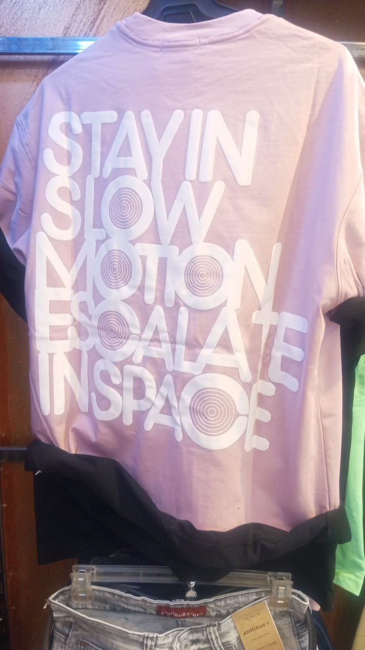 تي شيرت رجالي بطباعة "Stay in Slow Motion" I Men’s Graphic T-Shirt